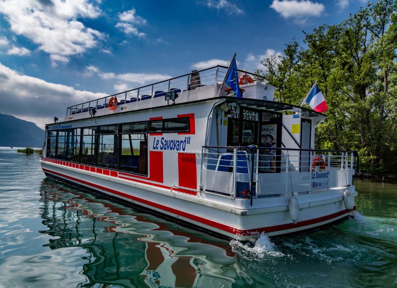 Le Savoyard 2 à l'embouchure du canal de Savières
