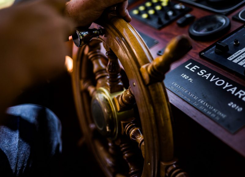 Capitaine à la barre du Savoyard 2