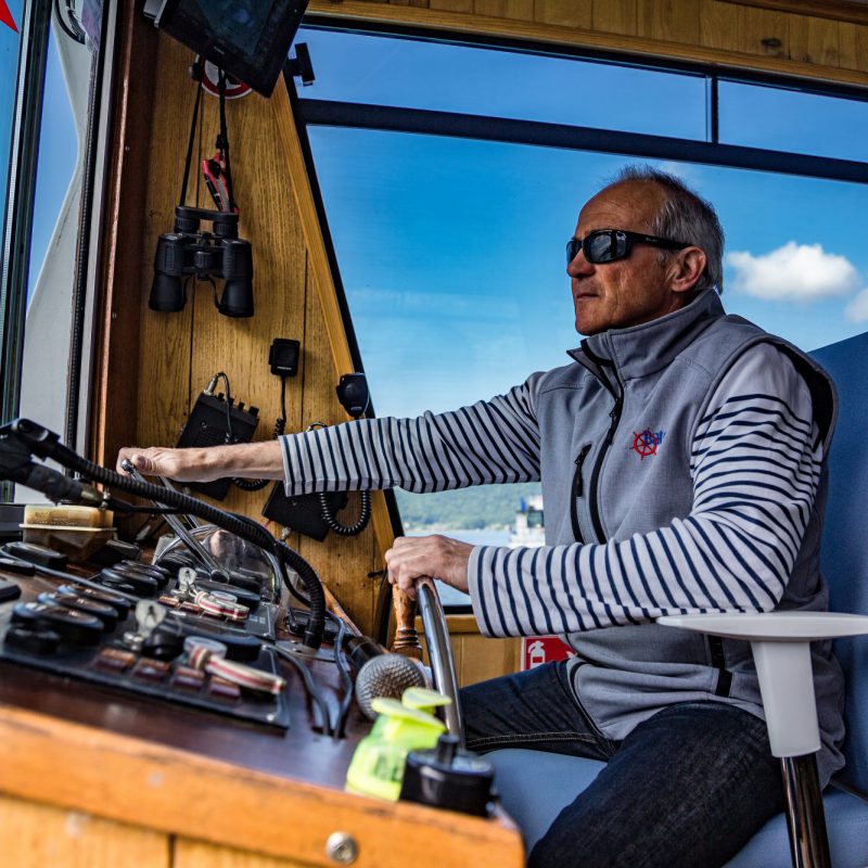 Pilote du bateau restaurant le Savoyard