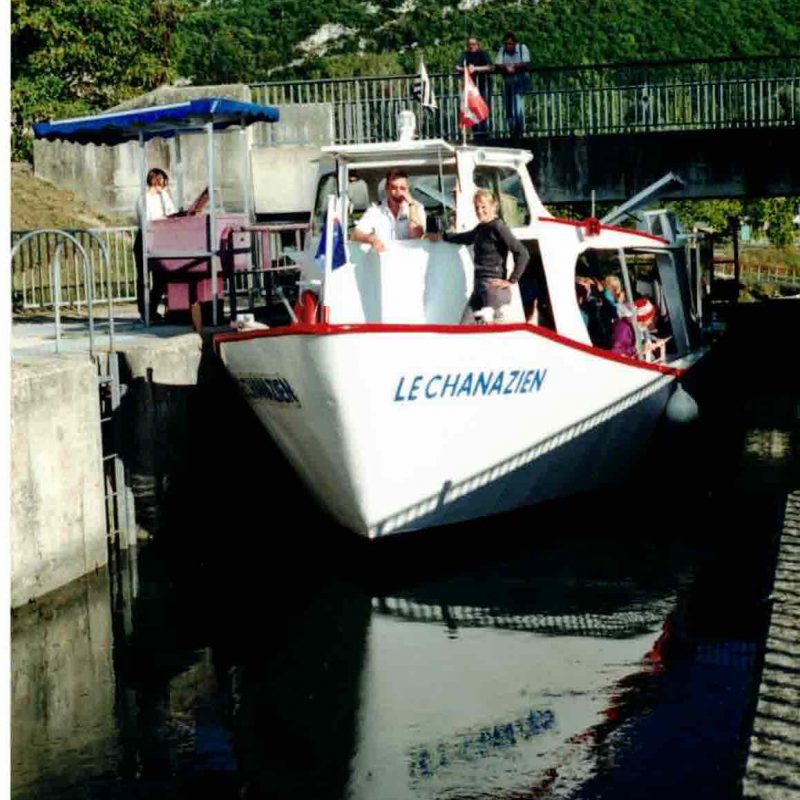 Le Chanazien, Bateaucanal, dans l'écluse