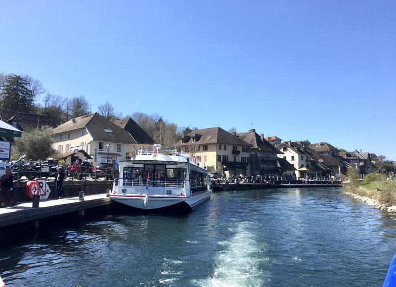 Bateau accosté à Chanaz