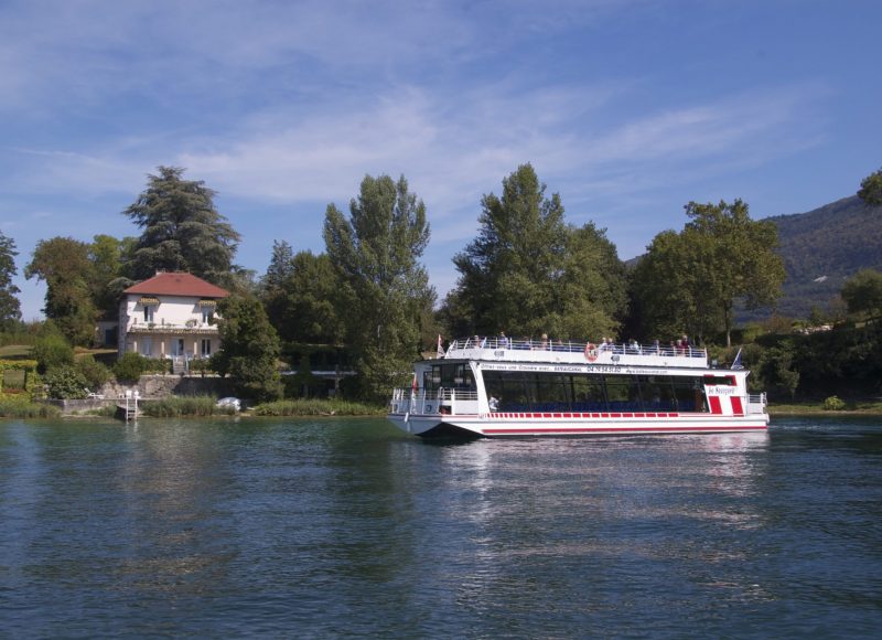 Le Savoyard 2 à Châillon, au large de la Statue de Lamartine
