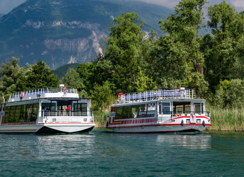 Les bateaux promenades sous le Grand Colombier