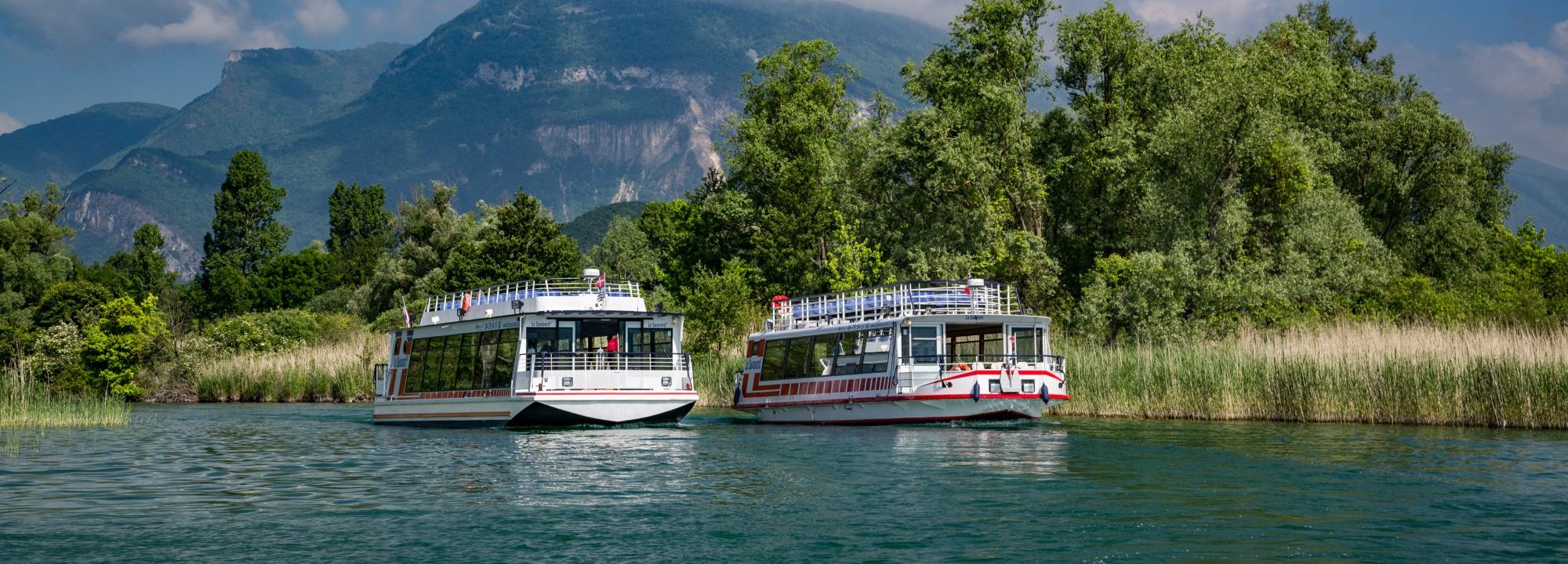 Les bateaux promenades sous le Grand Colombier
