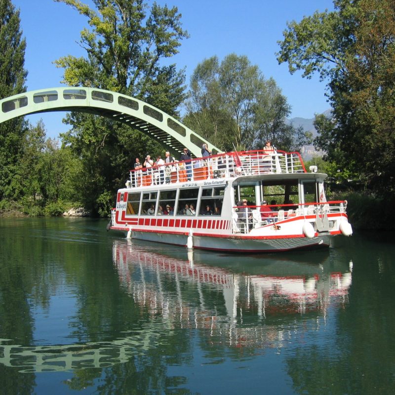 Le Savoyard, sous la passerelle à Chanaz