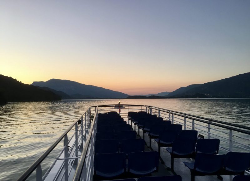 Beau coucher de soleil vu du pont supérieur