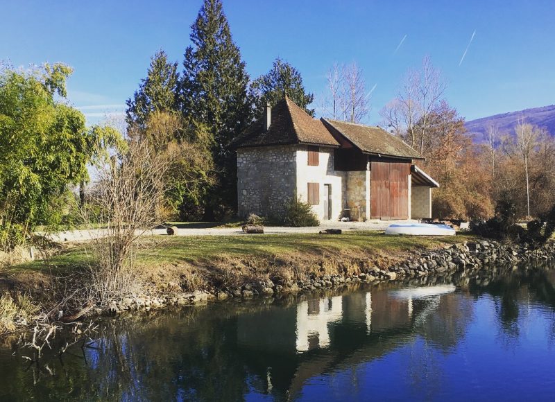 La Tuilière au bord du Canal de savières